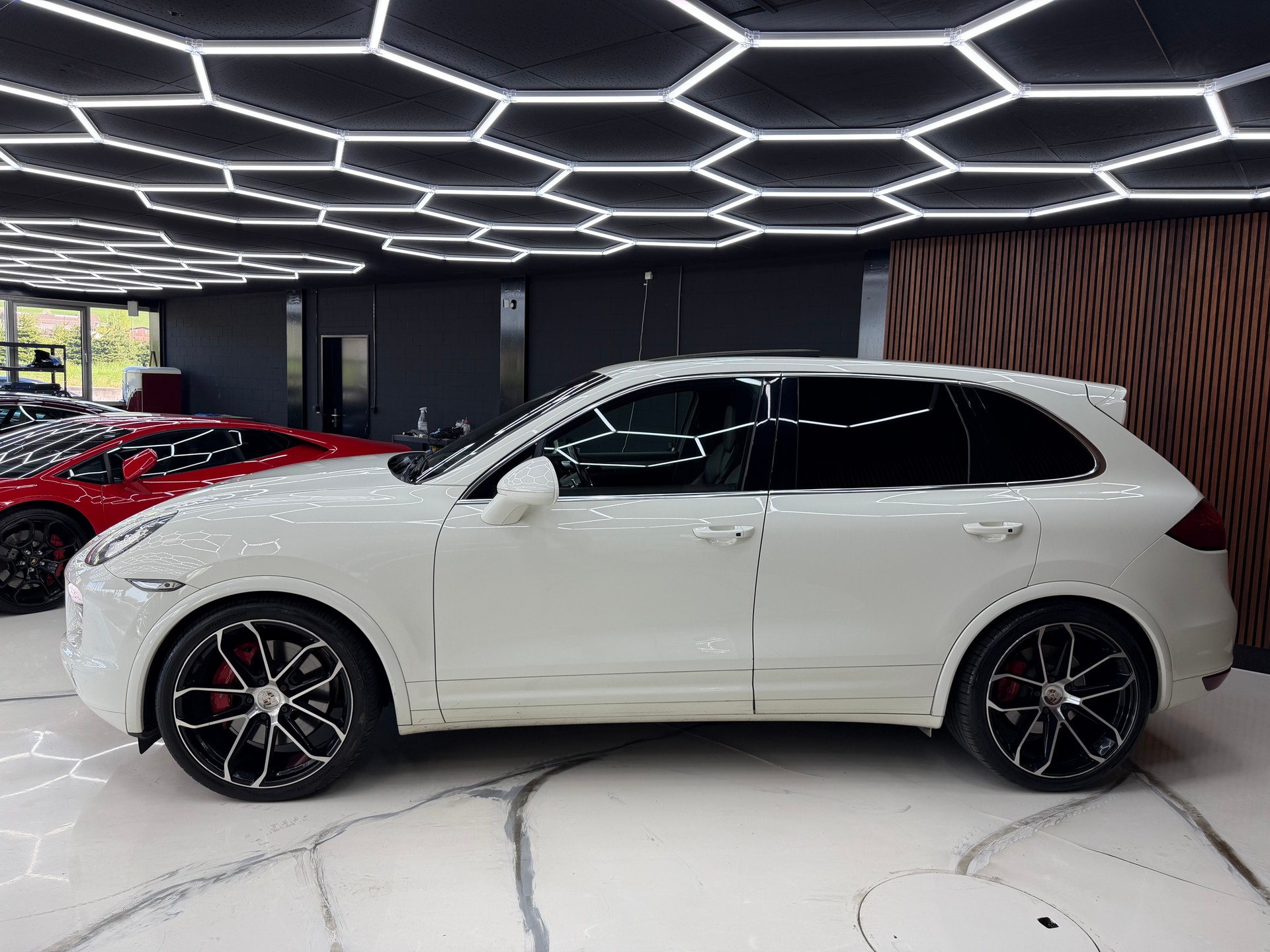 PORSCHE Cayenne Turbo-image-4