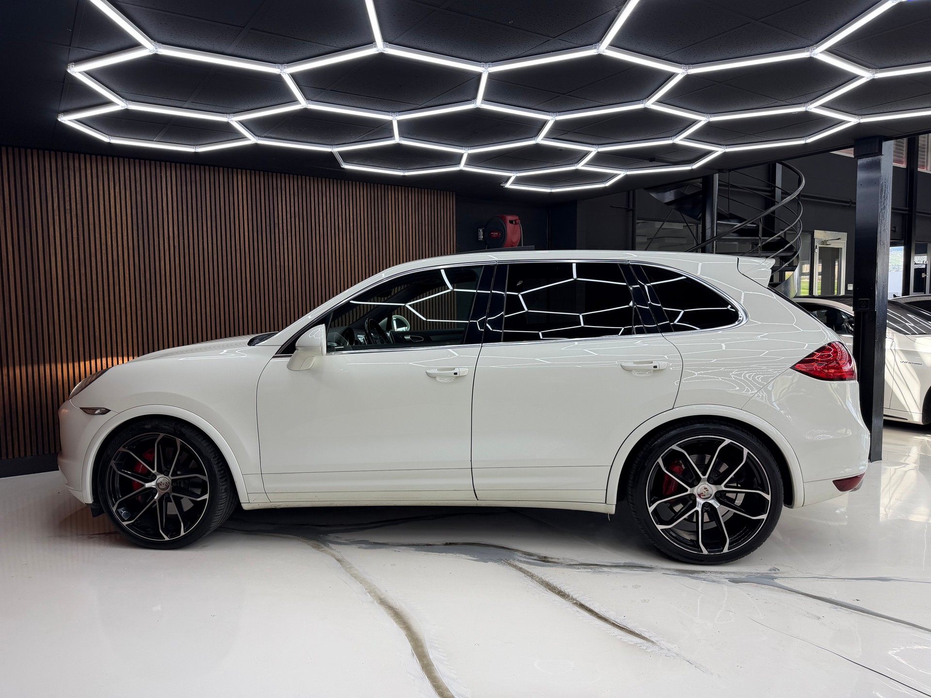 PORSCHE Cayenne Turbo-image-9
