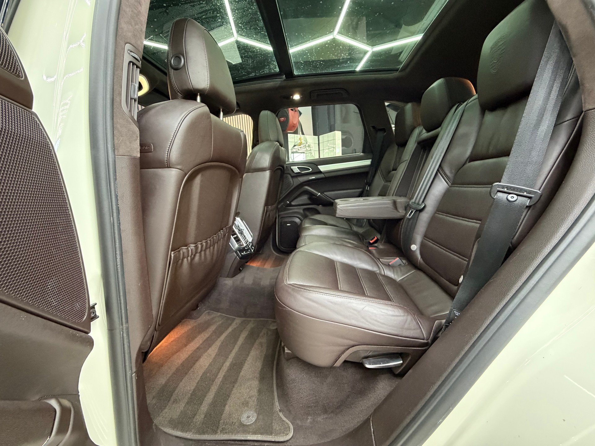 PORSCHE Cayenne Turbo-image-12