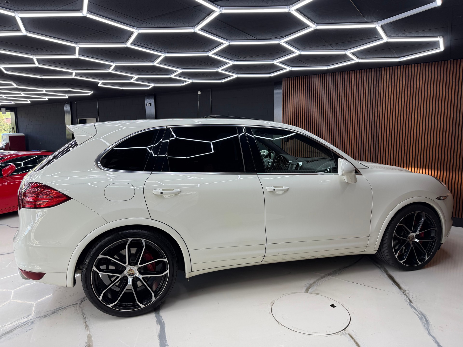 PORSCHE Cayenne Turbo-image-5