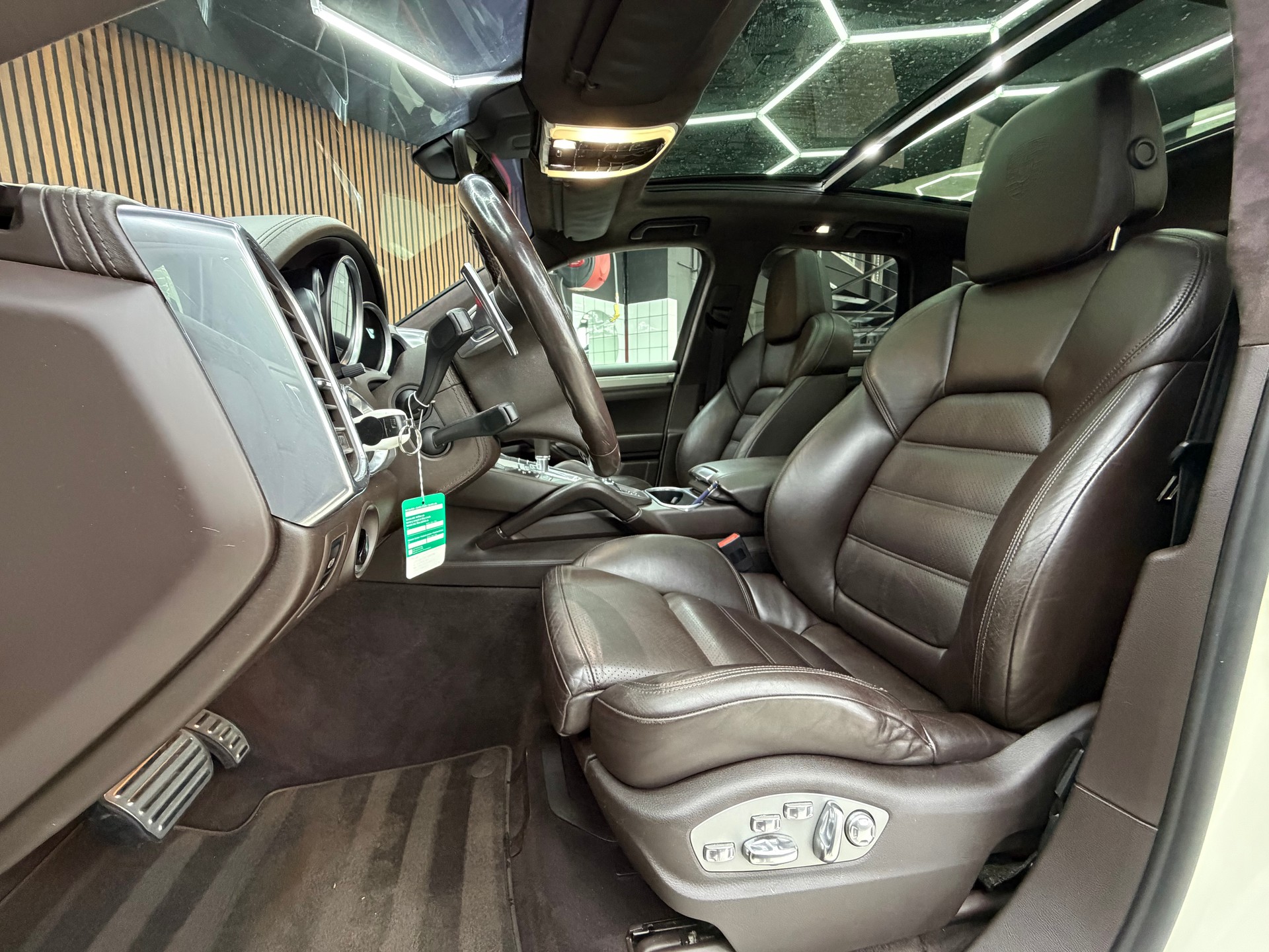 PORSCHE Cayenne Turbo-image-10
