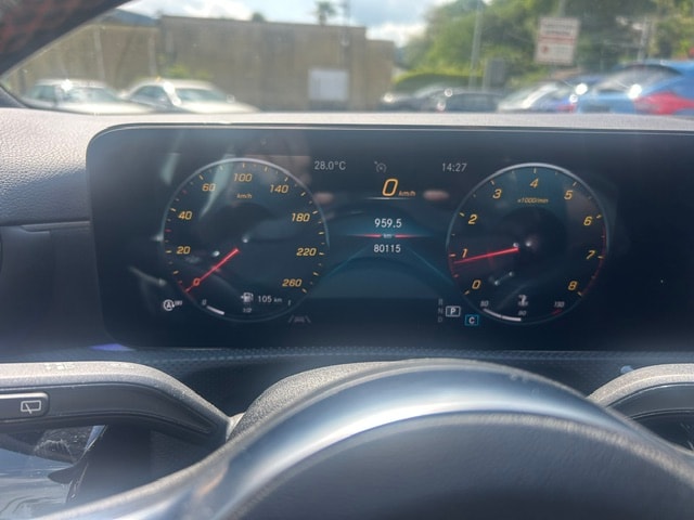 MERCEDES-BENZ A 180 AMG Line 7G-DCT-image-11