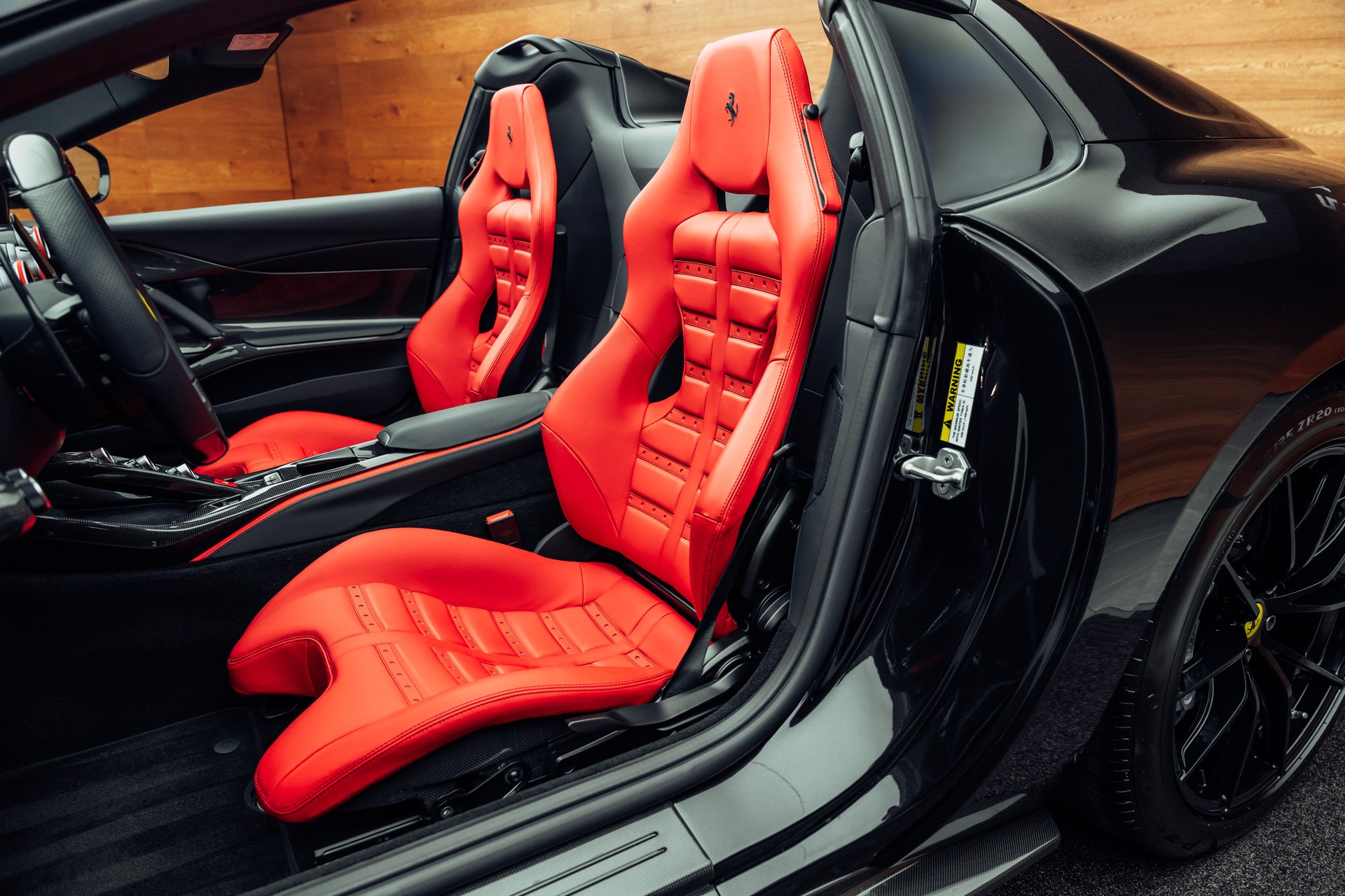 FERRARI 812 GTS Nero Daytona-image-6