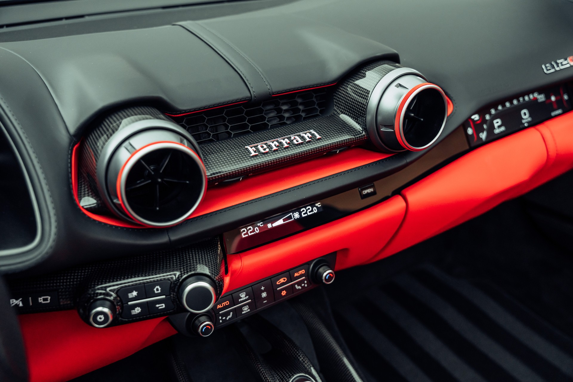 FERRARI 812 GTS Nero Daytona-image-11