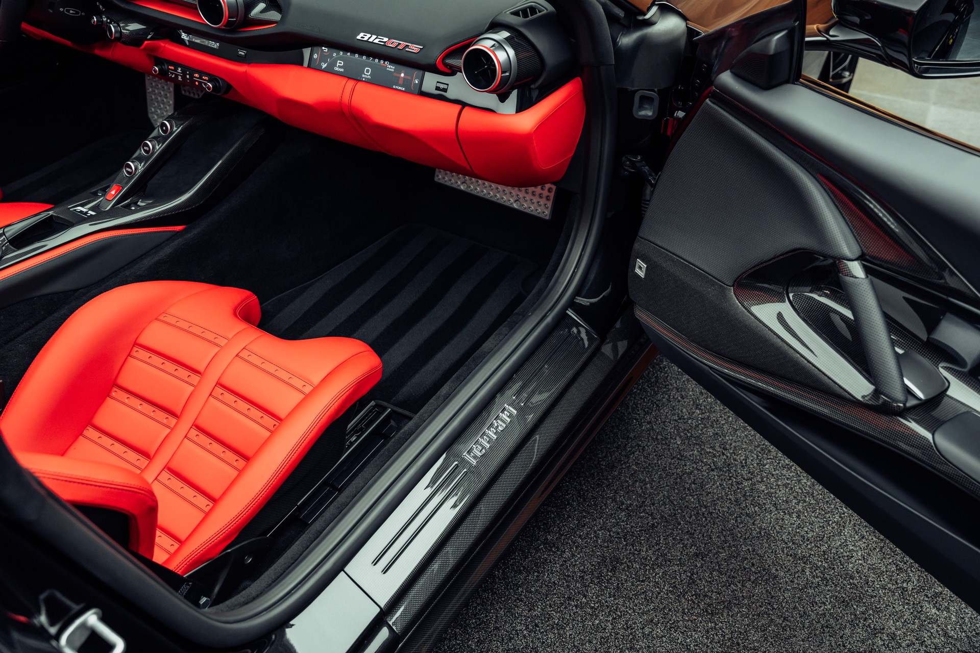 FERRARI 812 GTS Nero Daytona-image-13