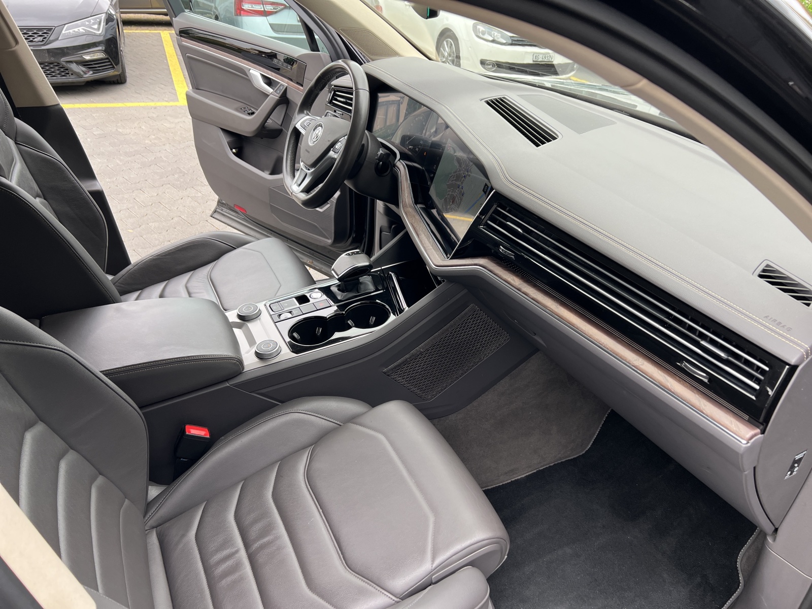 VW Touareg 3.0 TDI Atmosphere Tiptronic-image-6