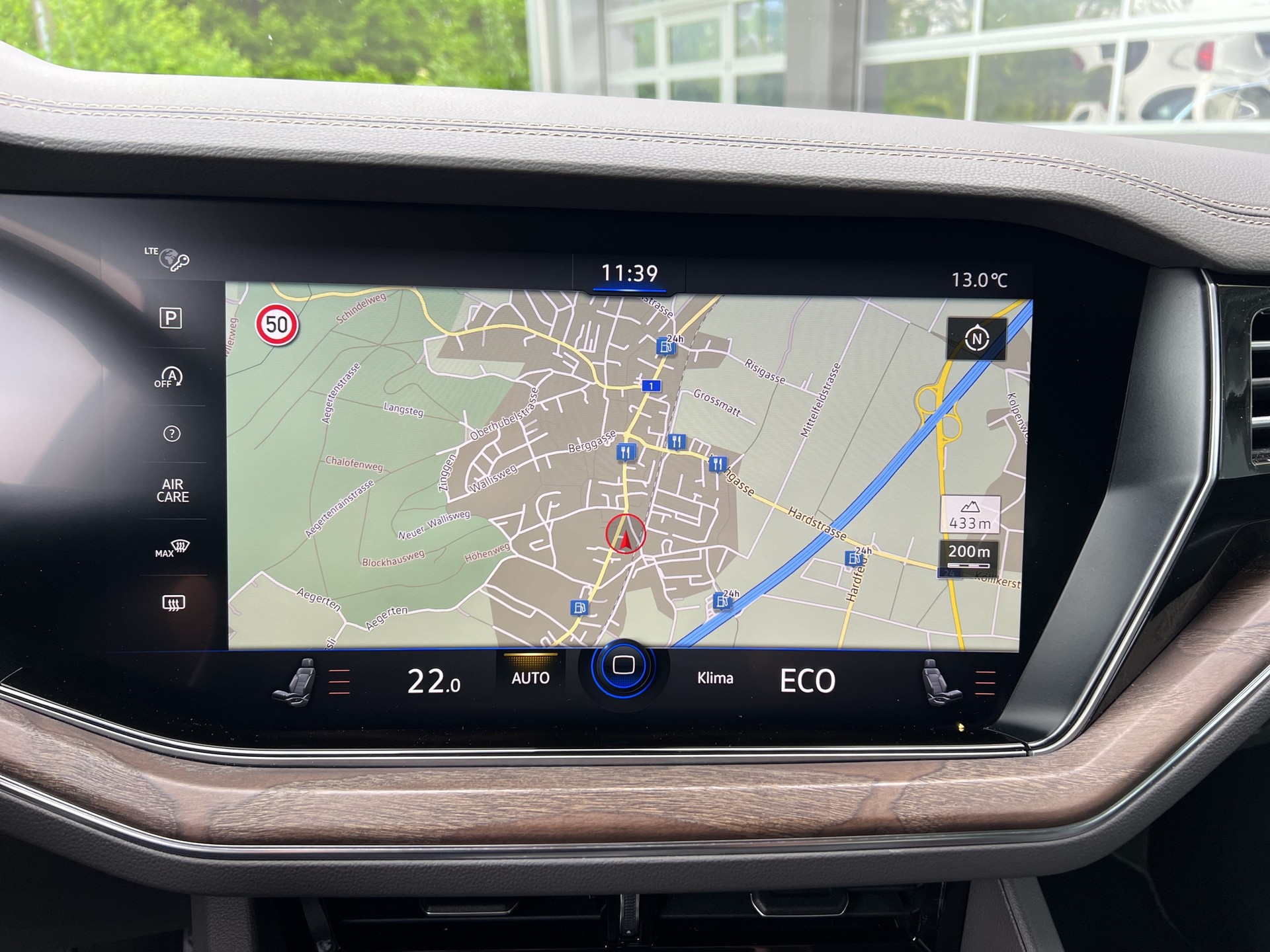 VW Touareg 3.0 TDI Atmosphere Tiptronic-image-13