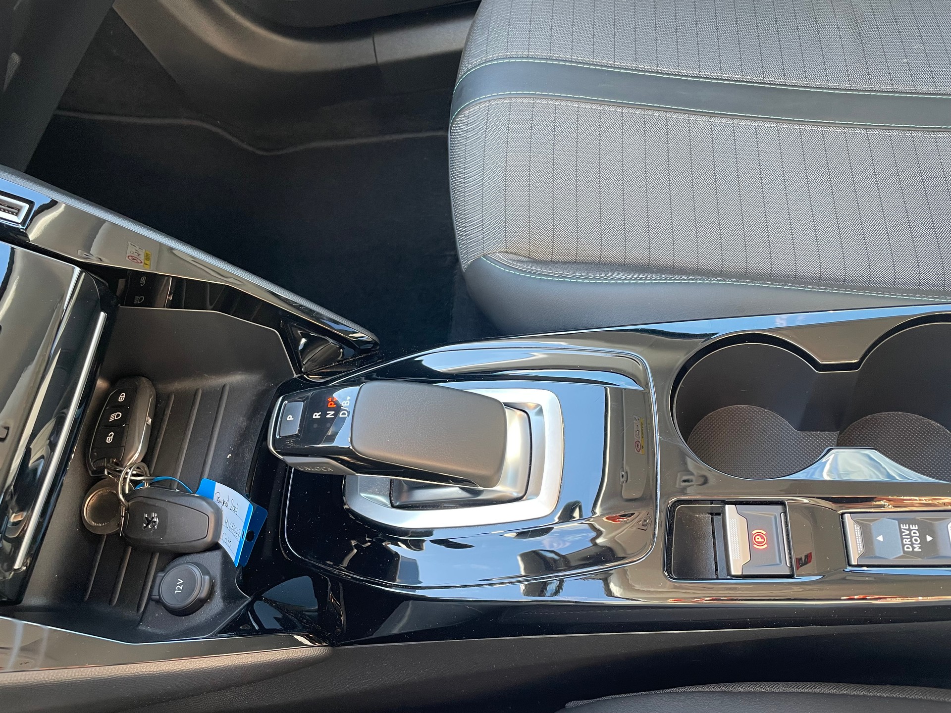 PEUGEOT 2008 e Allure Pack-image-9