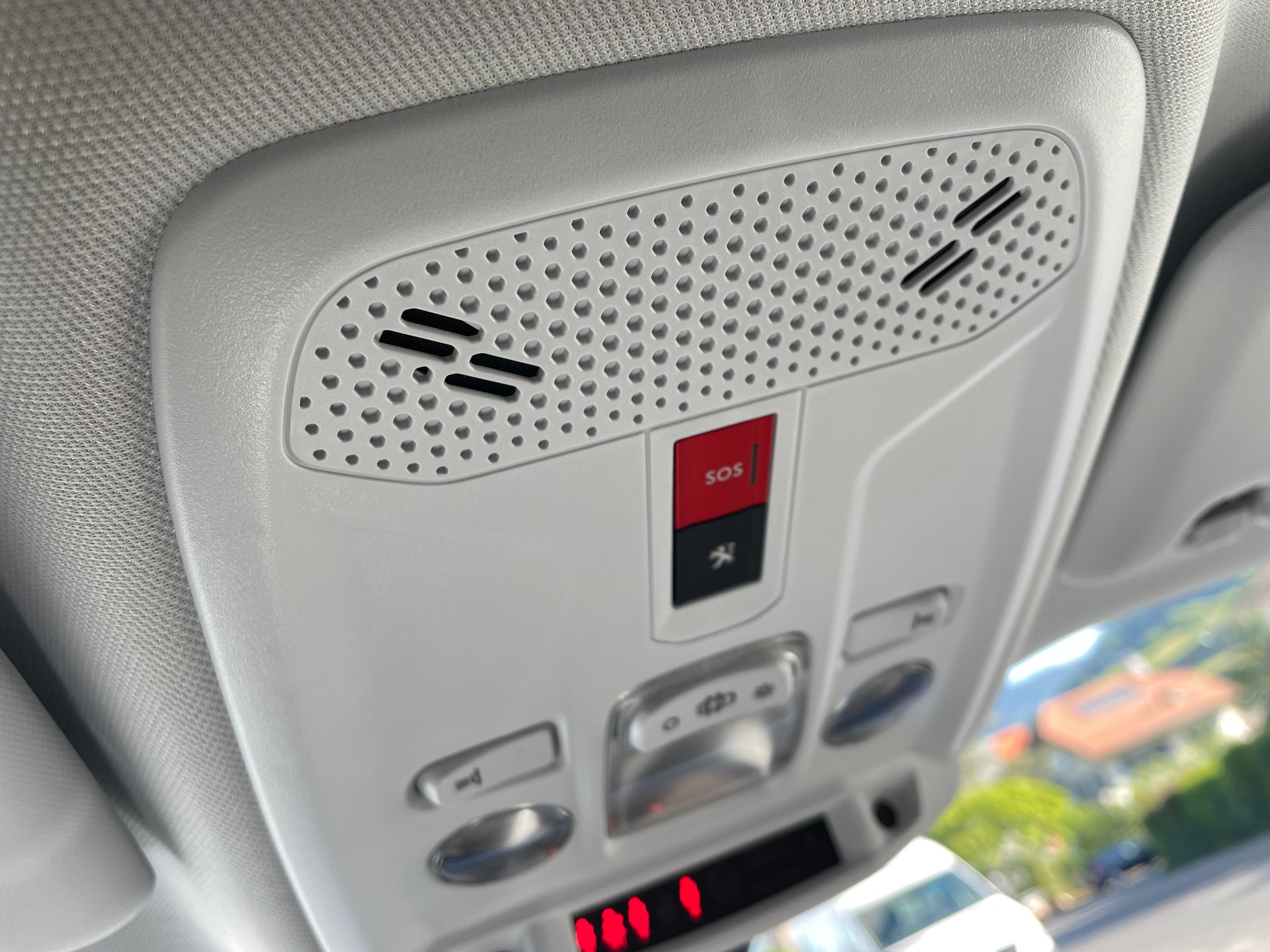PEUGEOT 2008 e Allure Pack-image-13