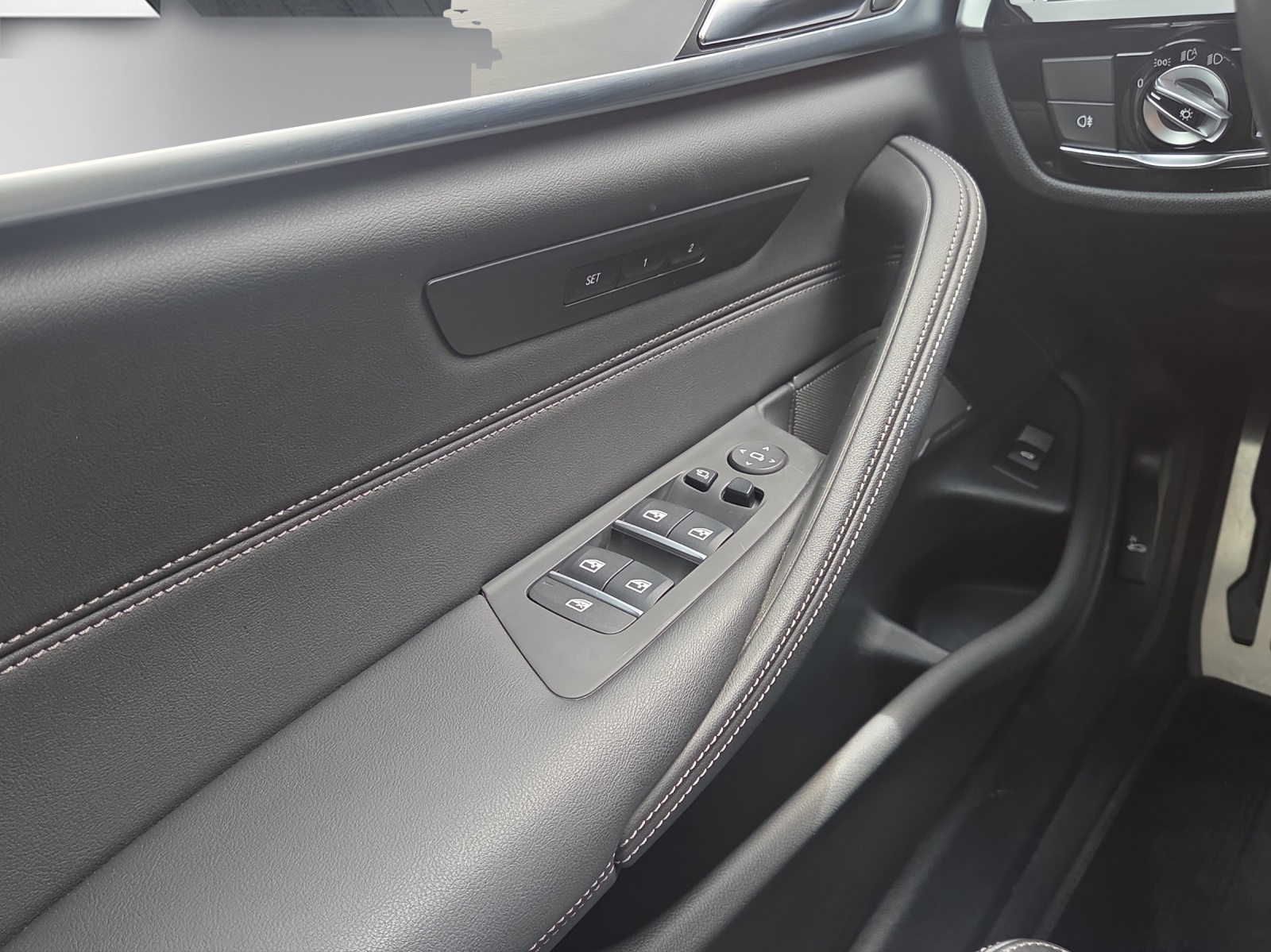 BMW 540d xDrive 48V Touring Pure M Sport Steptronic-image-15