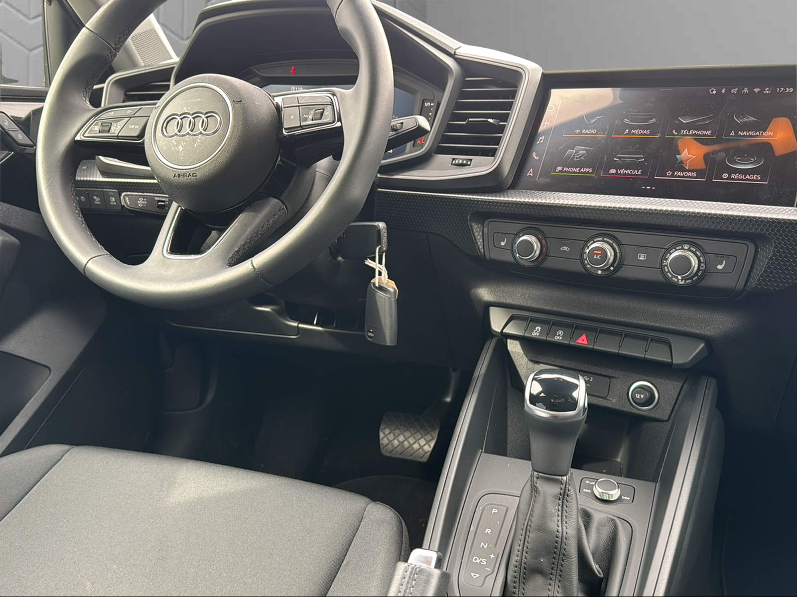 AUDI A1 Sportback 30 TFSI Attraction S-tronic-image-14