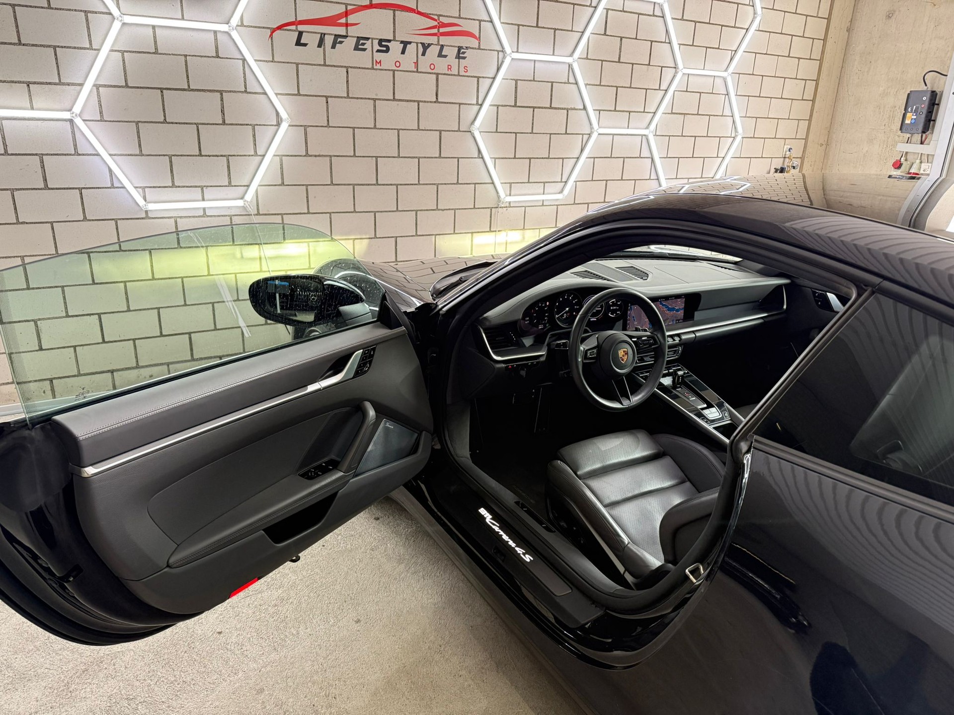 PORSCHE 911 Carrera 4S PDK-image-4