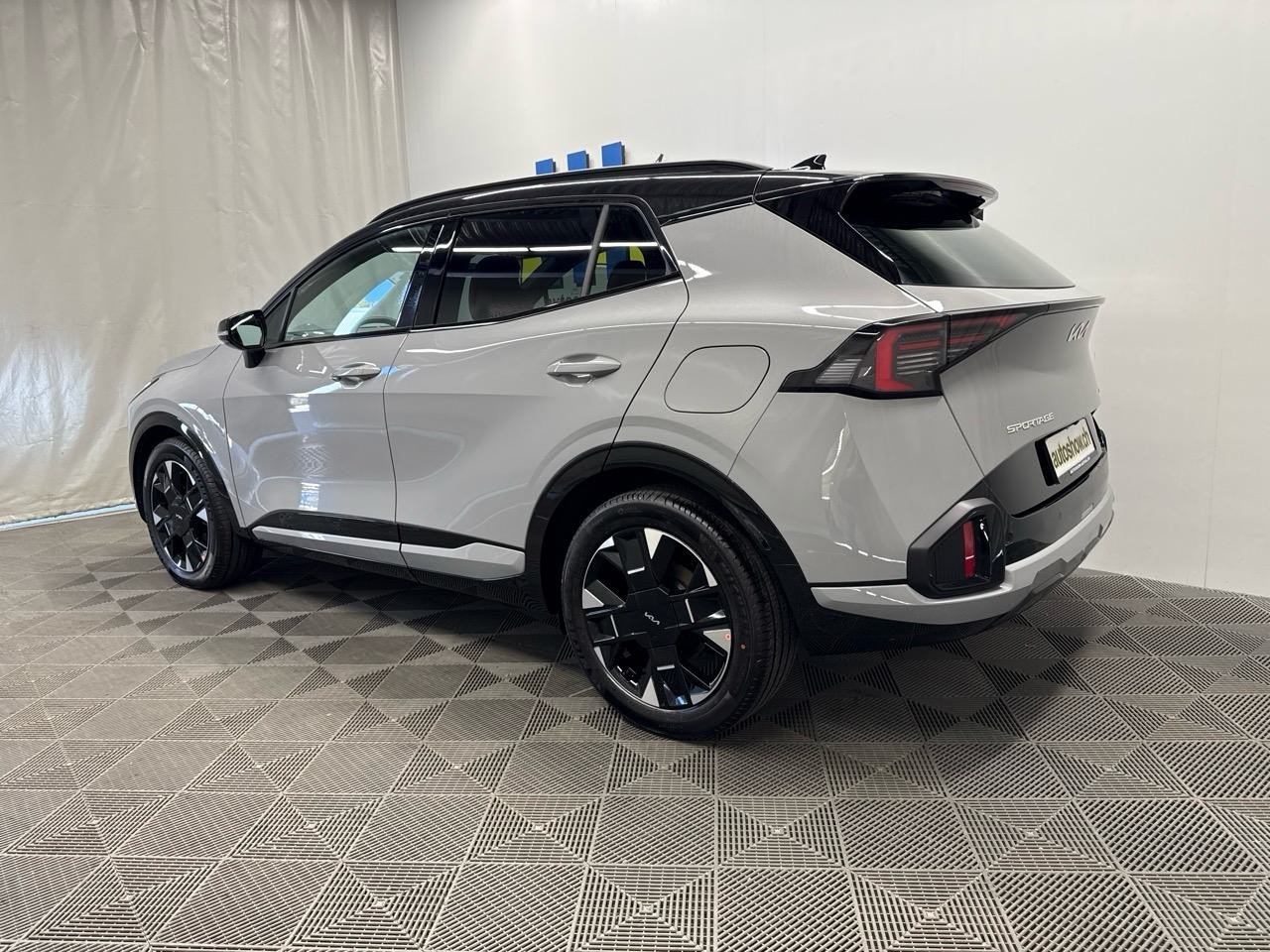 KIA Sportage 1.6T-GDi PHEV GT-Line-image-1