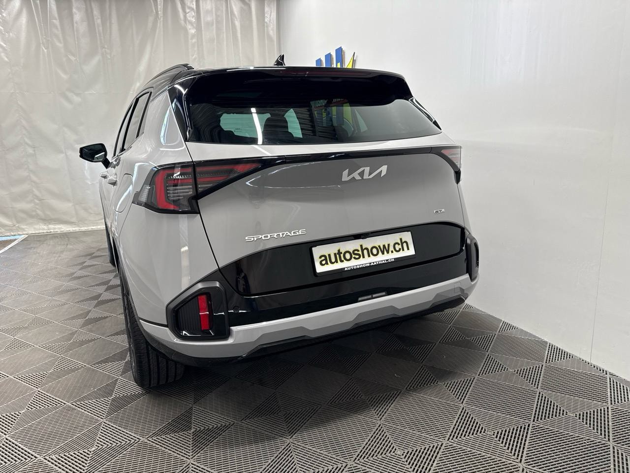 KIA Sportage 1.6T-GDi PHEV GT-Line-image-16