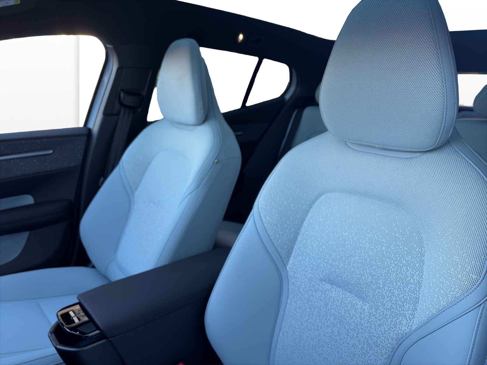 VOLVO EX30 E60 Twin Ultra Performance AWD-image-8