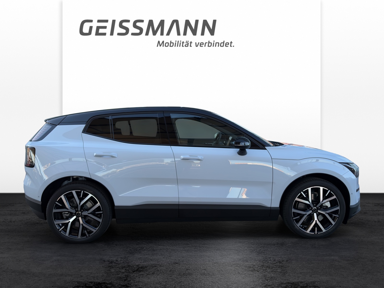 VOLVO EX30 E60 Twin Ultra Performance AWD-image-3