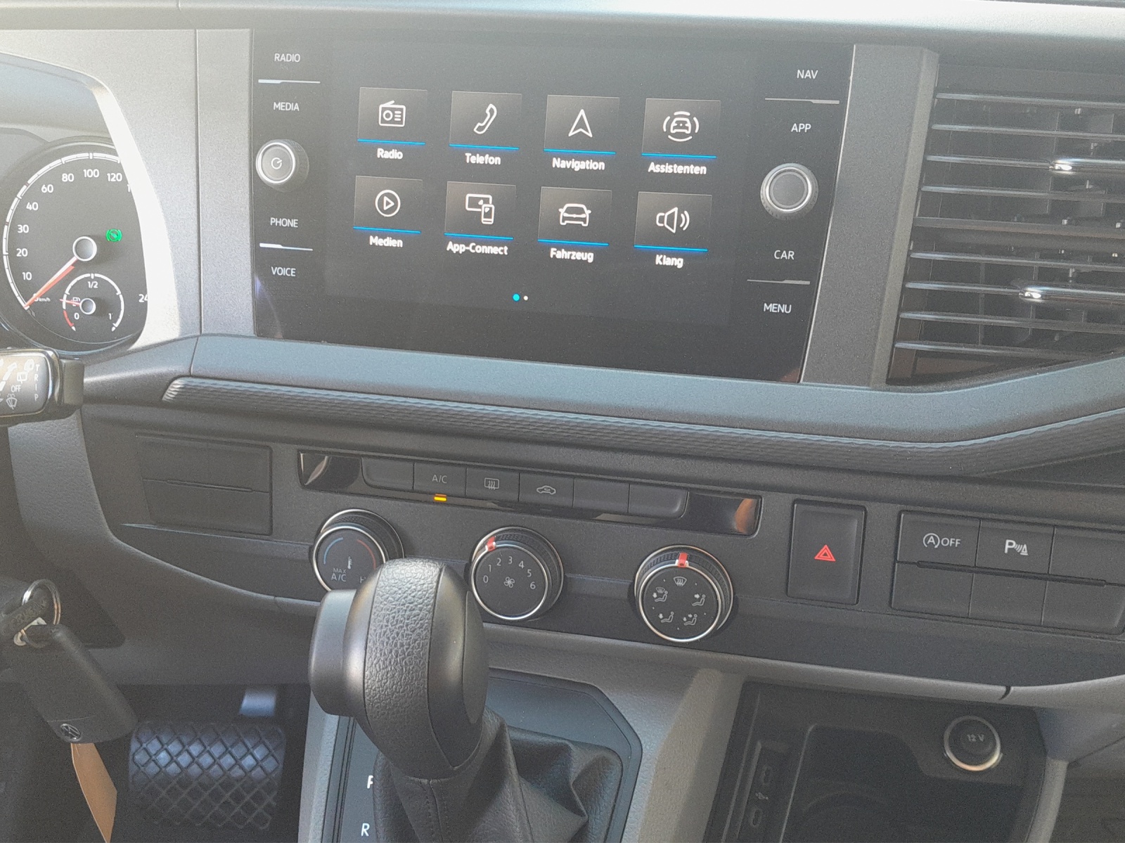 VW T6.1 2.0 TDI DSG-image-10