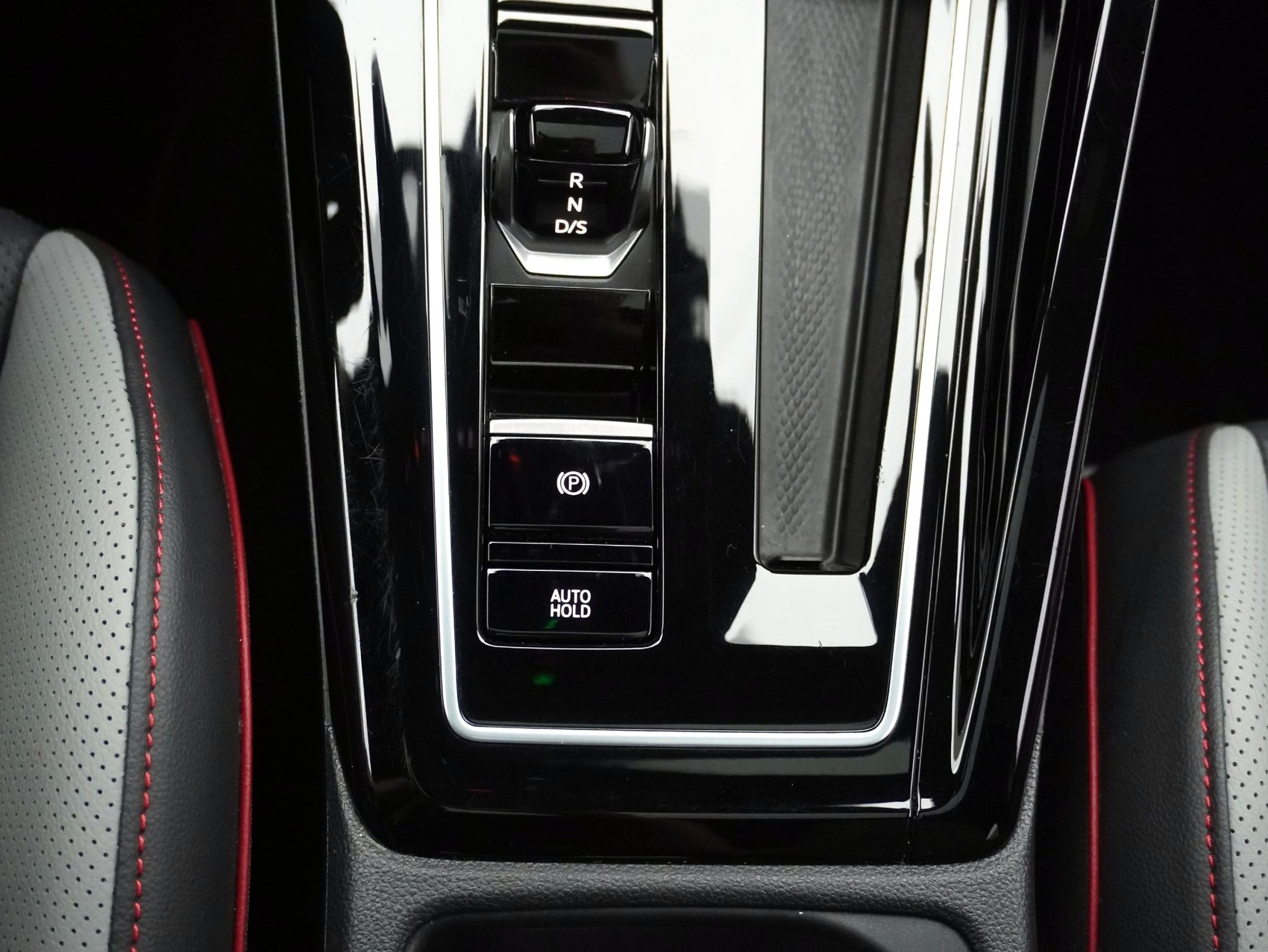 VW Golf 8.5 2.0 TSI DSG GTI Black Style (2025) **Leder/Harmon-Kardon/Sitzbelüftung/uvm.**-image-14