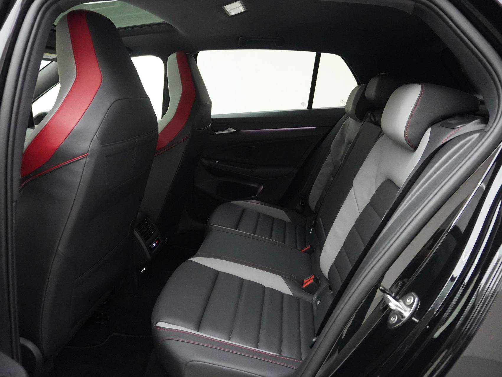 VW Golf 8.5 2.0 TSI DSG GTI Black Style (2025) **Leder/Harmon-Kardon/Sitzbelüftung/uvm.**-image-10