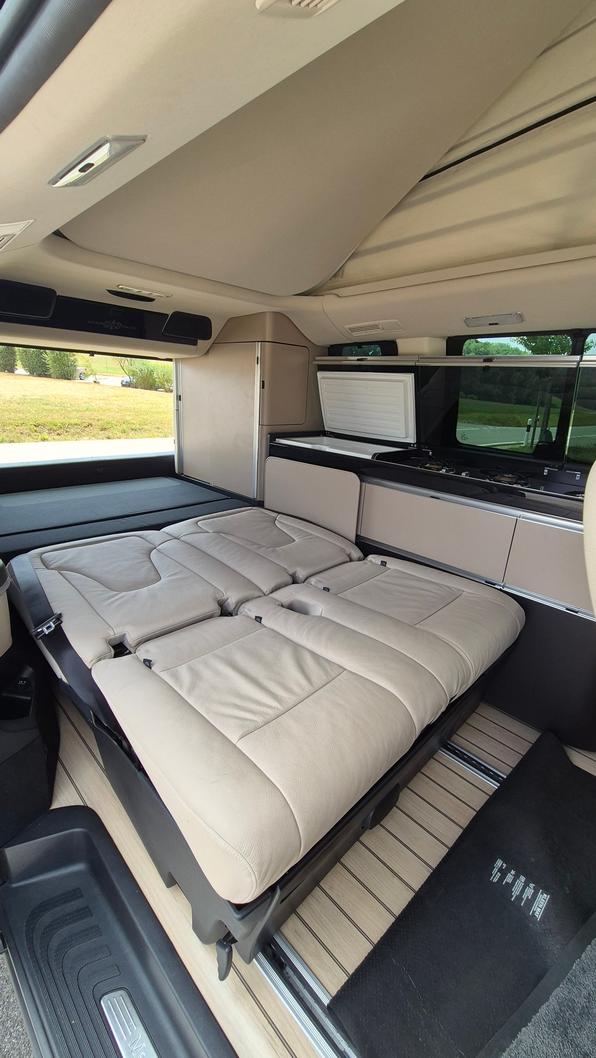 MERCEDES-BENZ 250 d 4matic-image-11