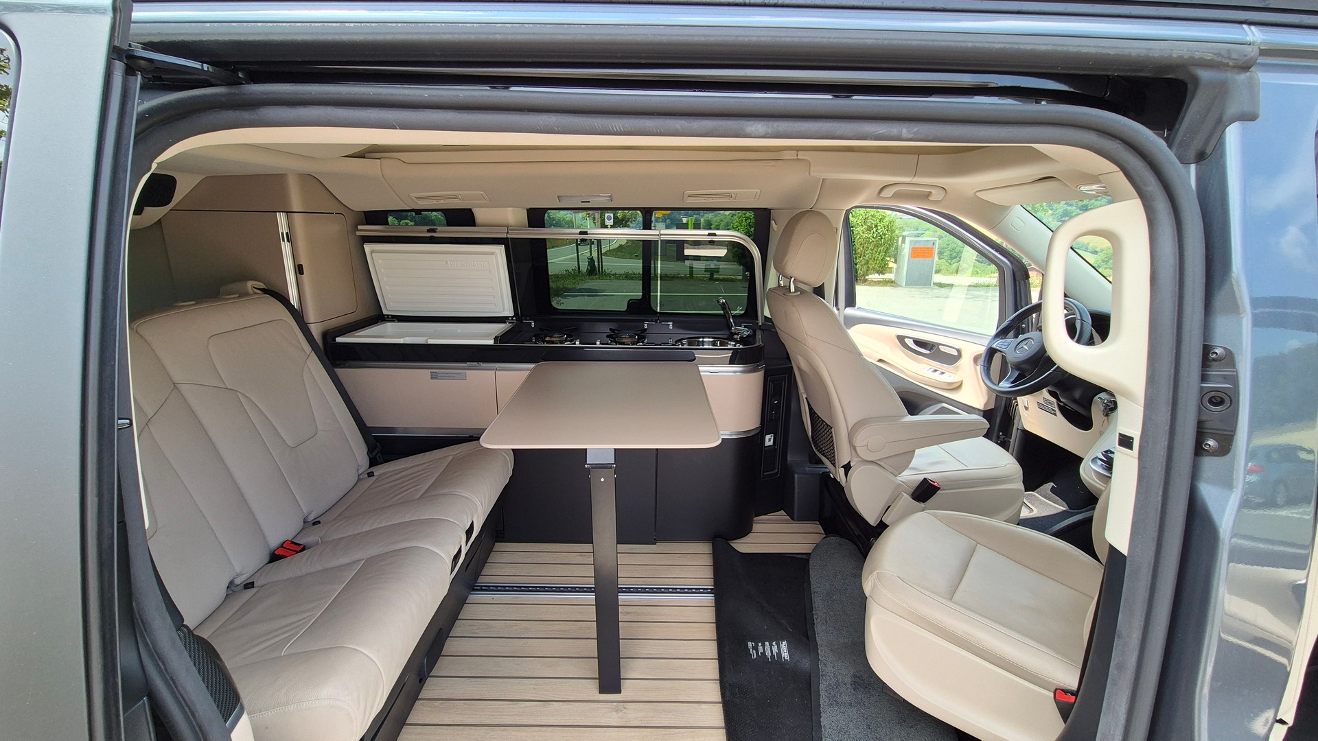 MERCEDES-BENZ 250 d 4matic-image-8