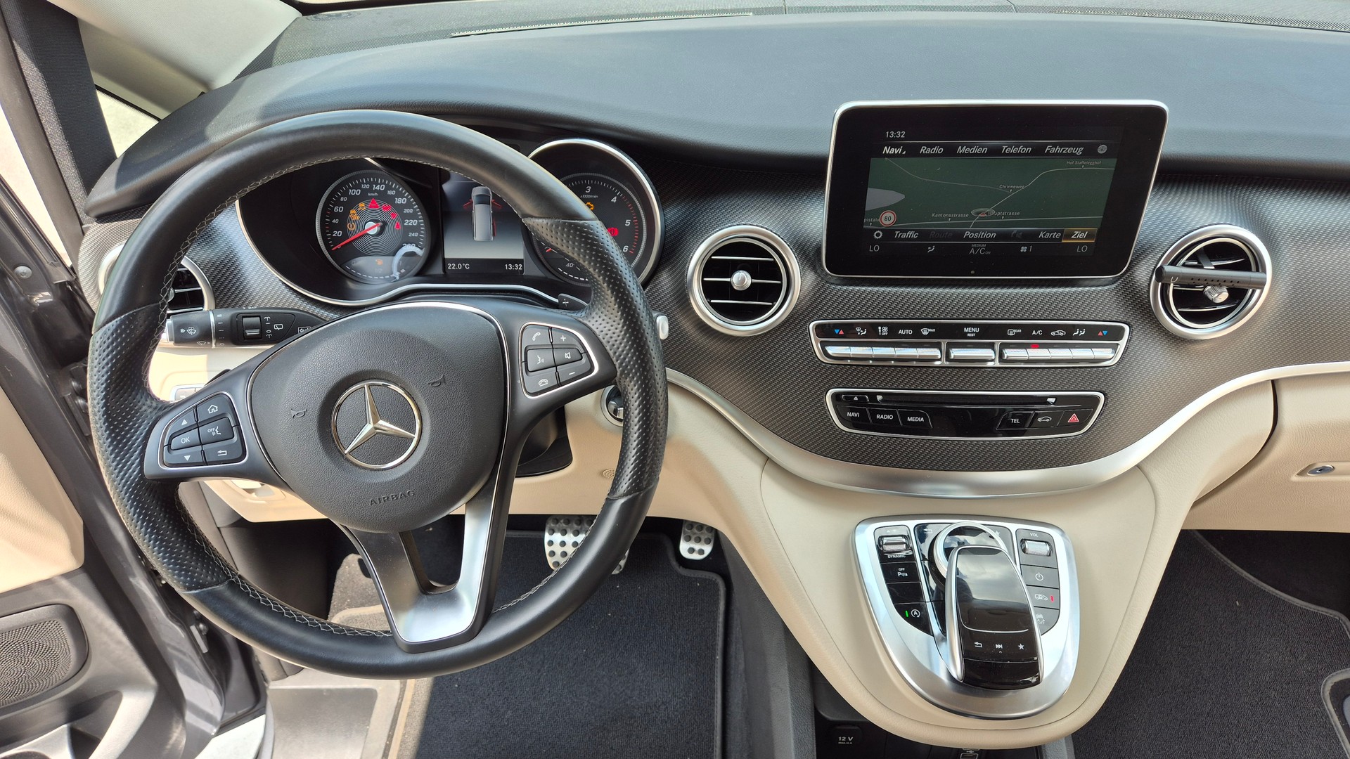 MERCEDES-BENZ 250 d 4matic-image-5