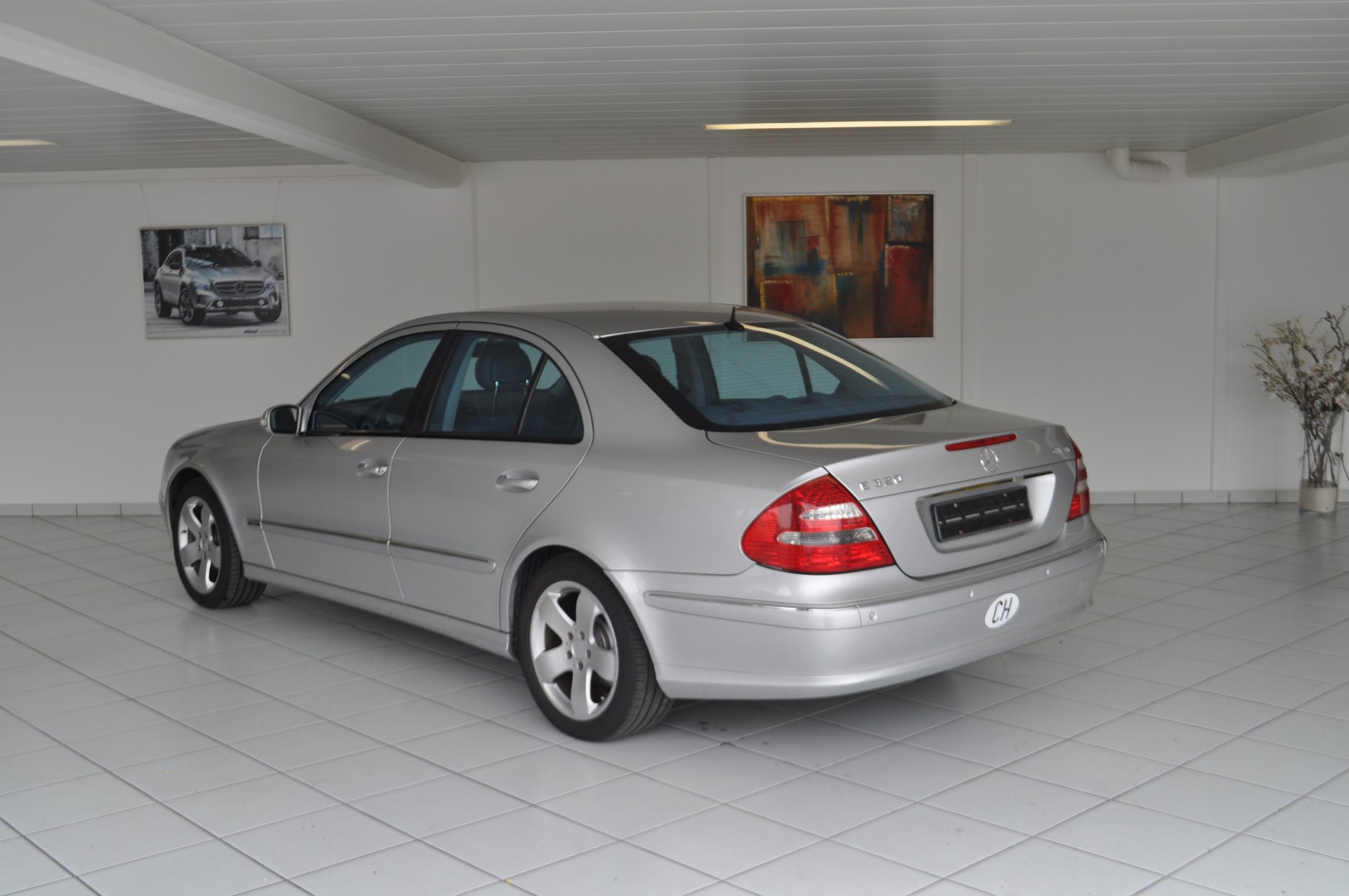 MERCEDES-BENZ E 320 Avantgarde 4Matic Automatic-image-4