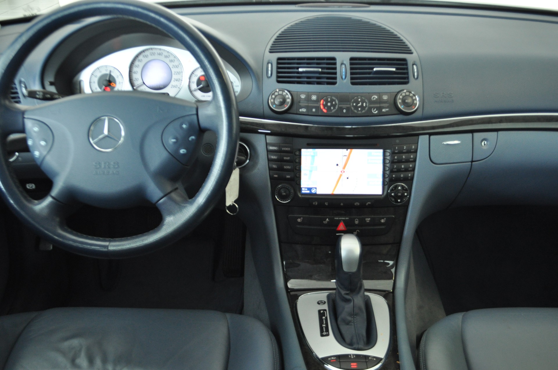 MERCEDES-BENZ E 320 Avantgarde 4Matic Automatic-image-11