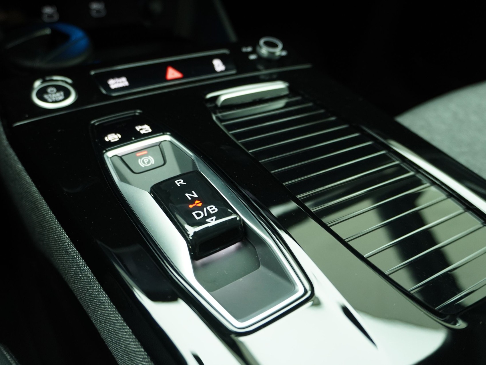 AUDI Q6 e-tron S line quattro **Audi Werksgarantie bis 10/2030**-image-22