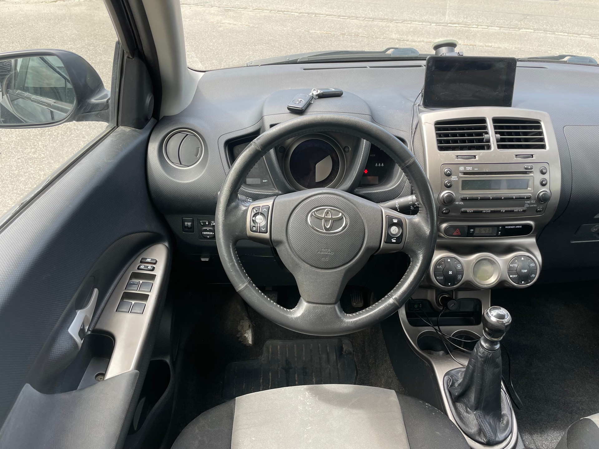 TOYOTA UrbanCruiser 1.4 D-4D Linea Sol 4WD-image-9