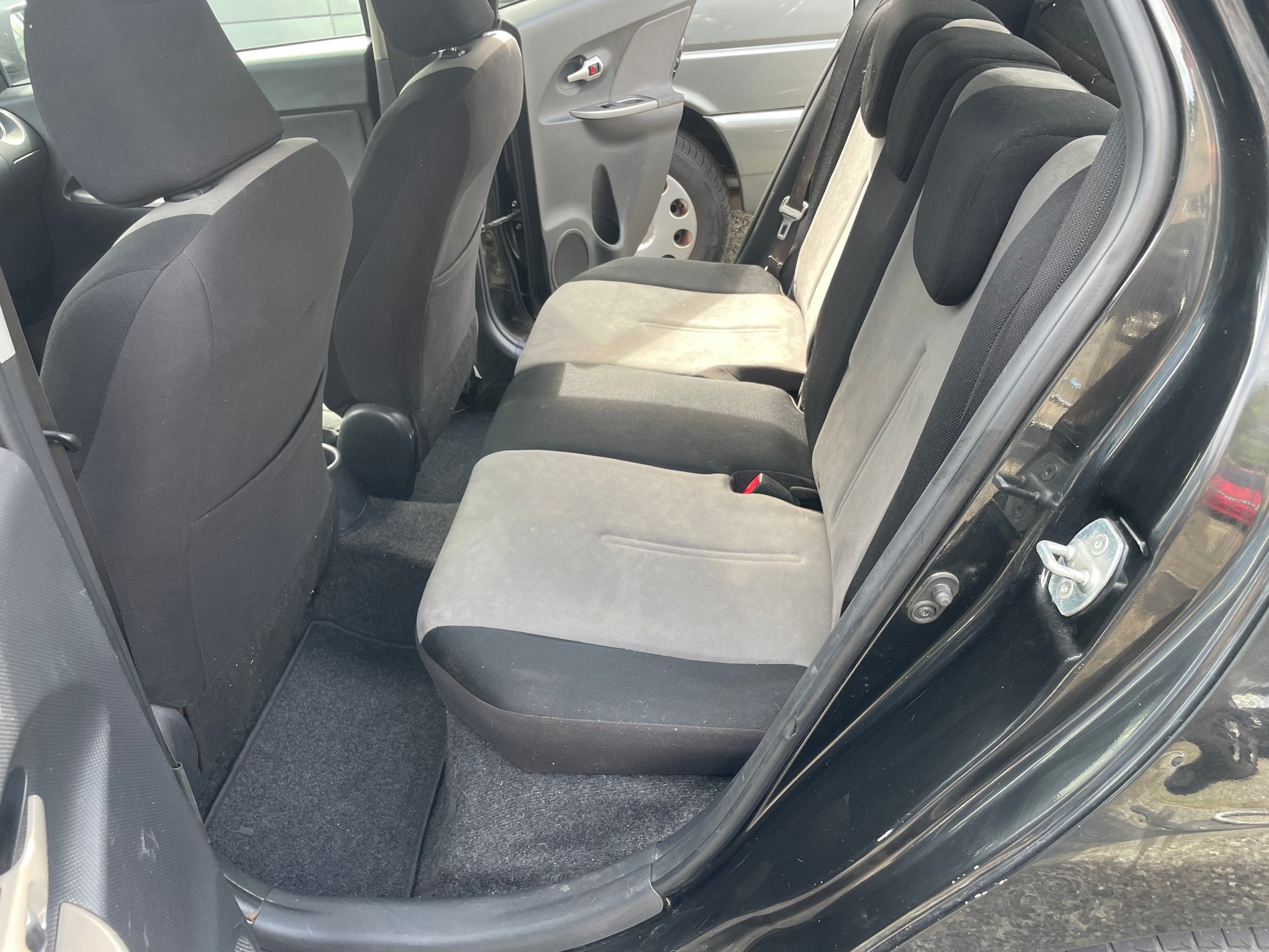TOYOTA UrbanCruiser 1.4 D-4D Linea Sol 4WD-image-13