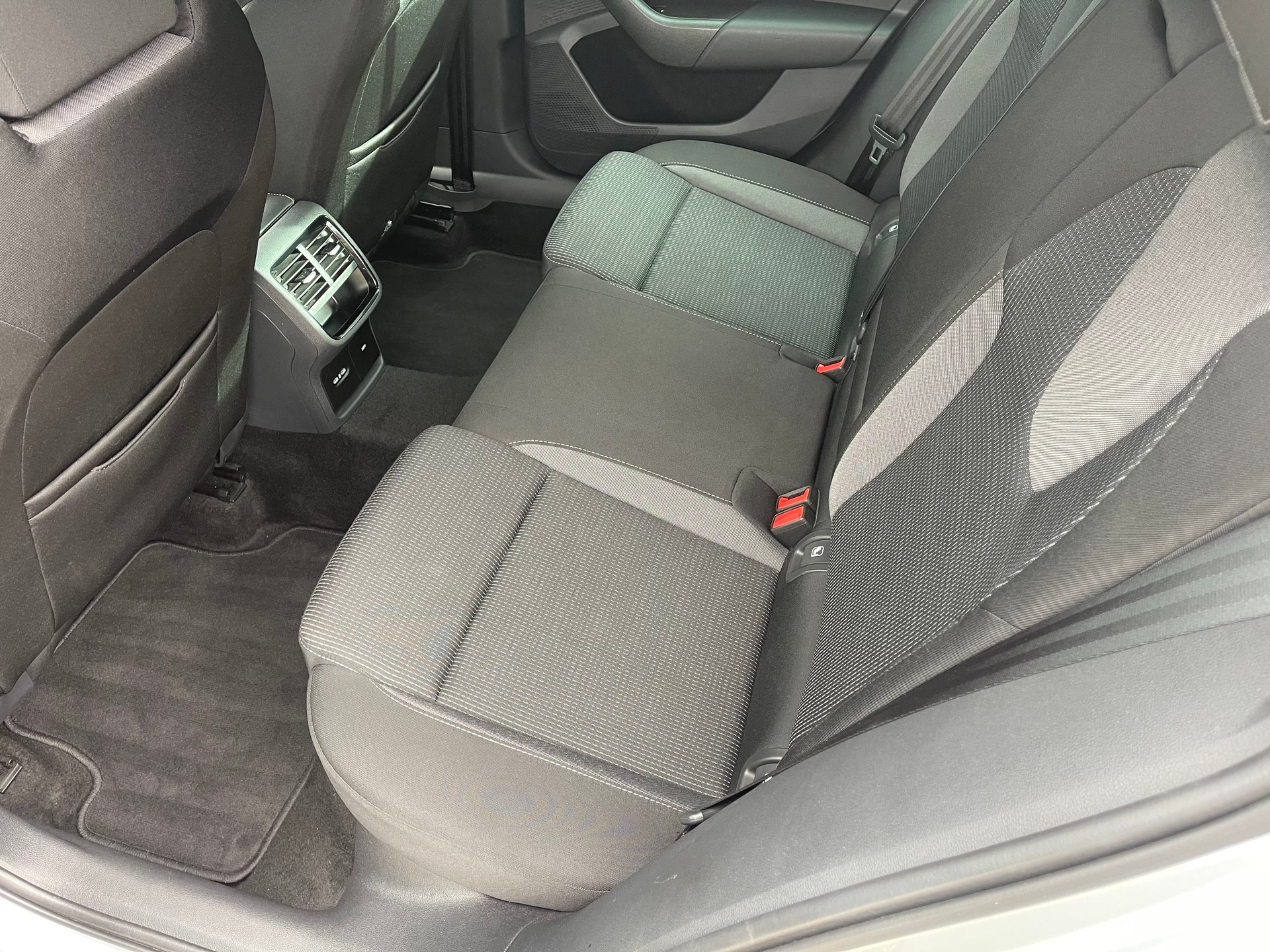 SKODA Octavia Combi 2.0 TDI DSG Ambition 4x4!!! Topausstattung!!-image-12