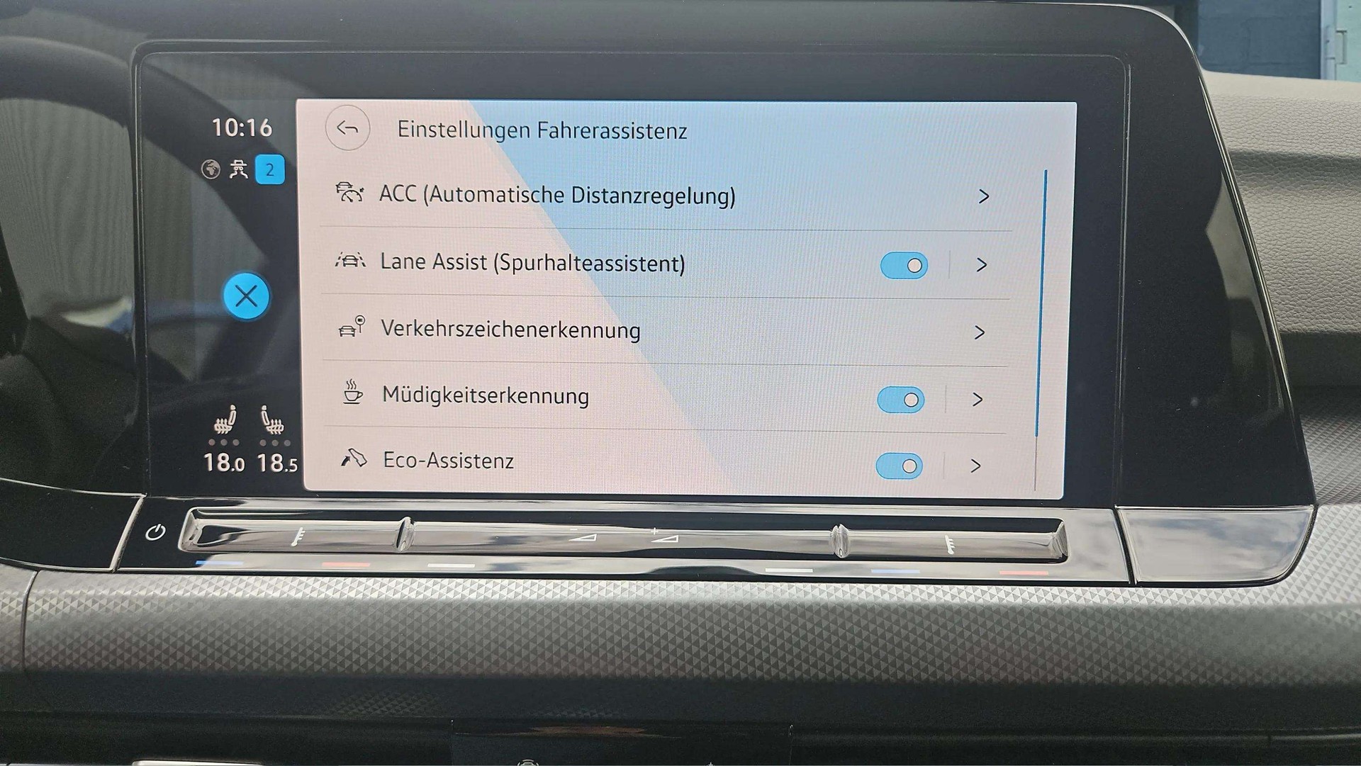 VW Golf 2.0 TDI Active DSG mit AHK & Panoramdach + Werksgarantie-image-23