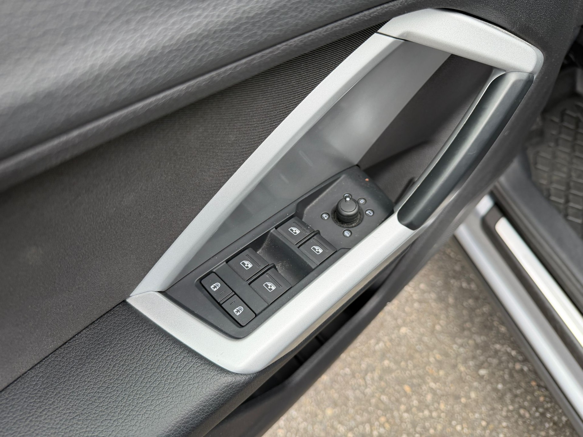 AUDI Q3 35 TDI advanced quattro S-tronic-image-12