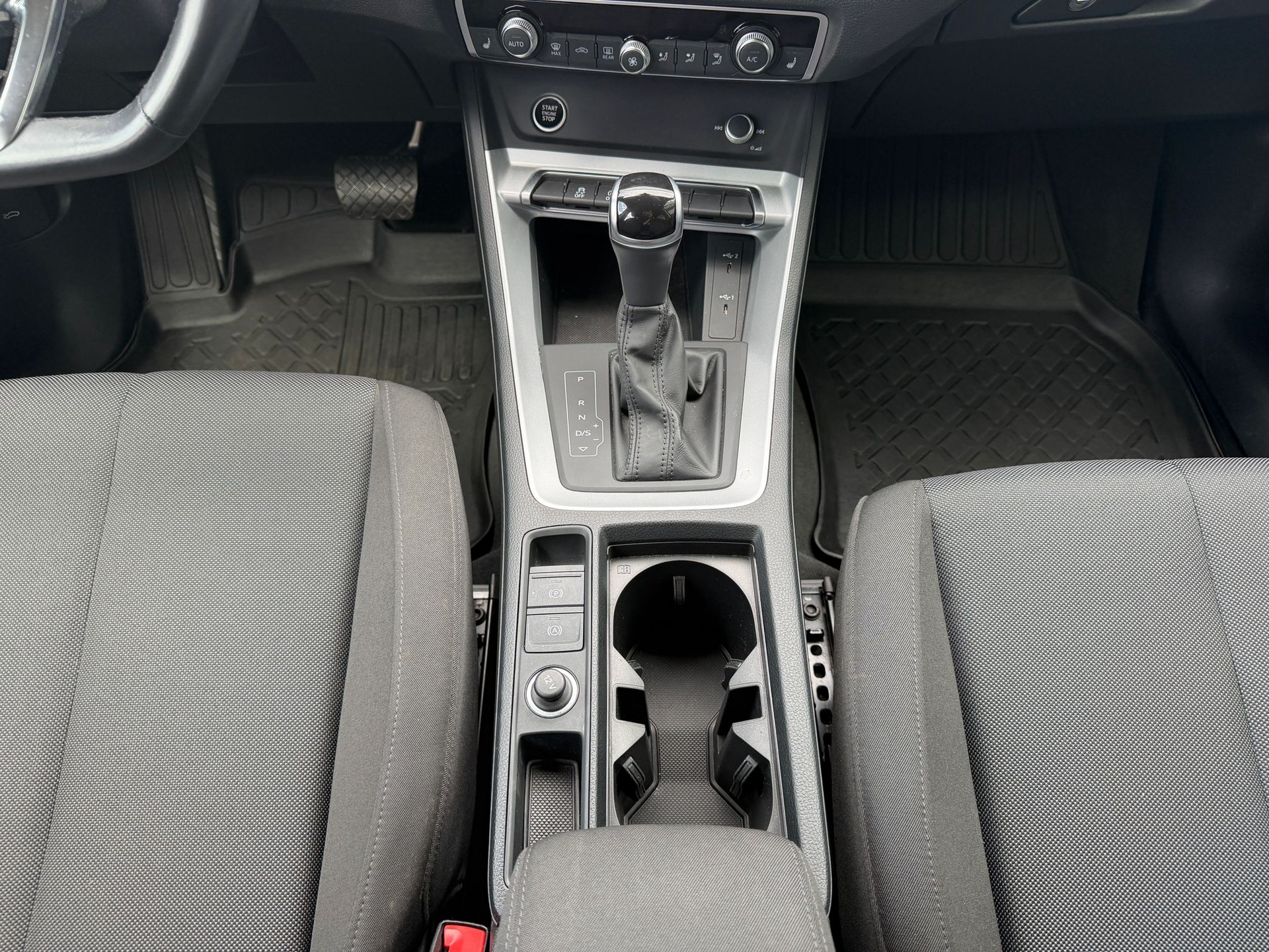 AUDI Q3 35 TDI advanced quattro S-tronic-image-18