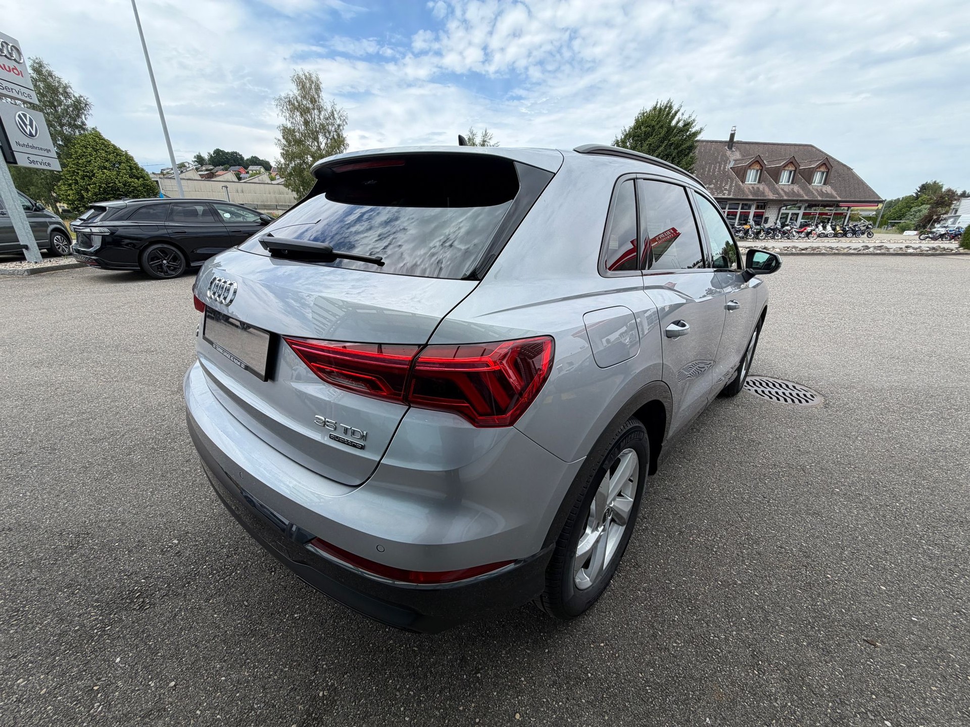 AUDI Q3 35 TDI advanced quattro S-tronic-image-4