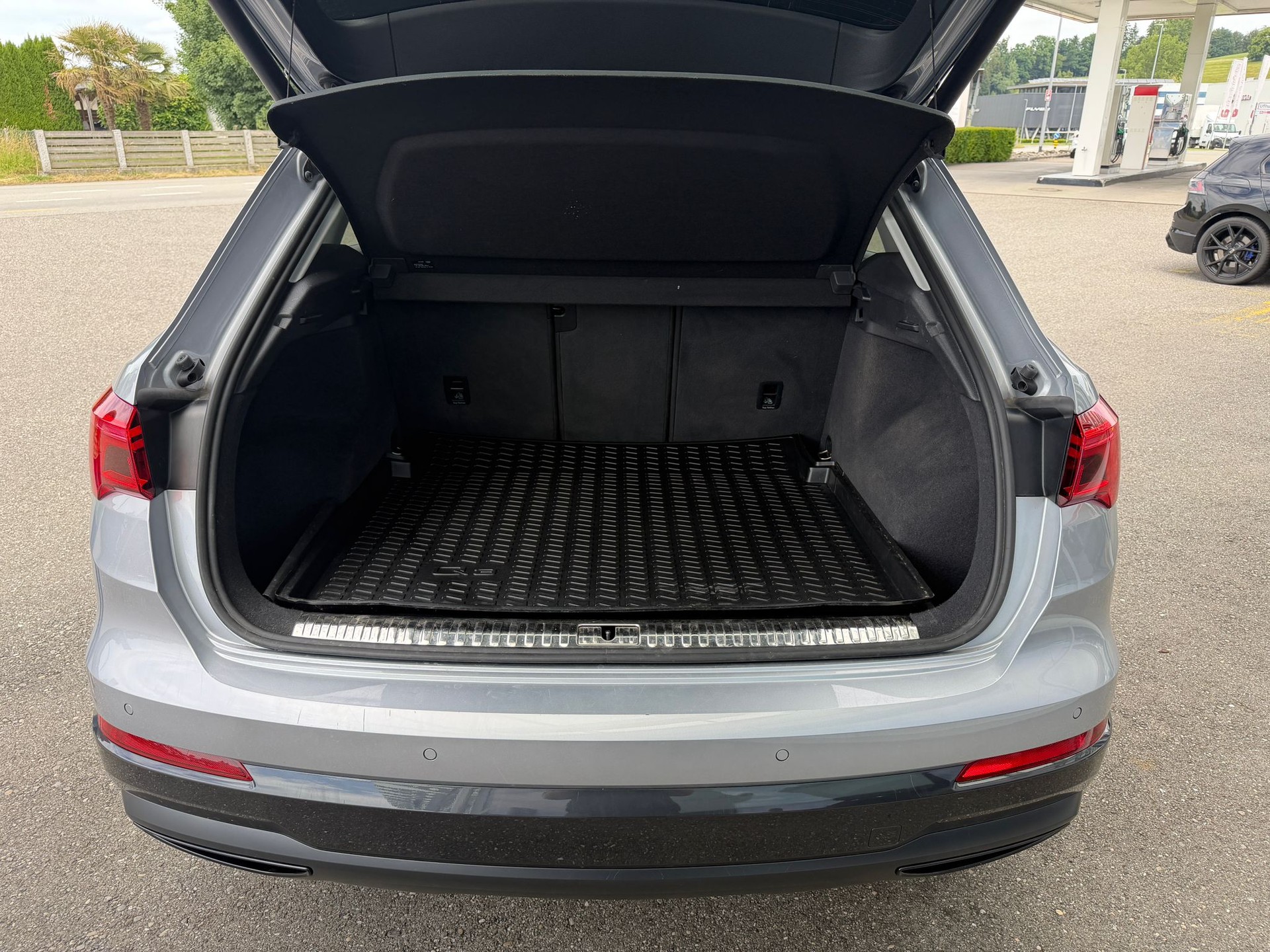 AUDI Q3 35 TDI advanced quattro S-tronic-image-23