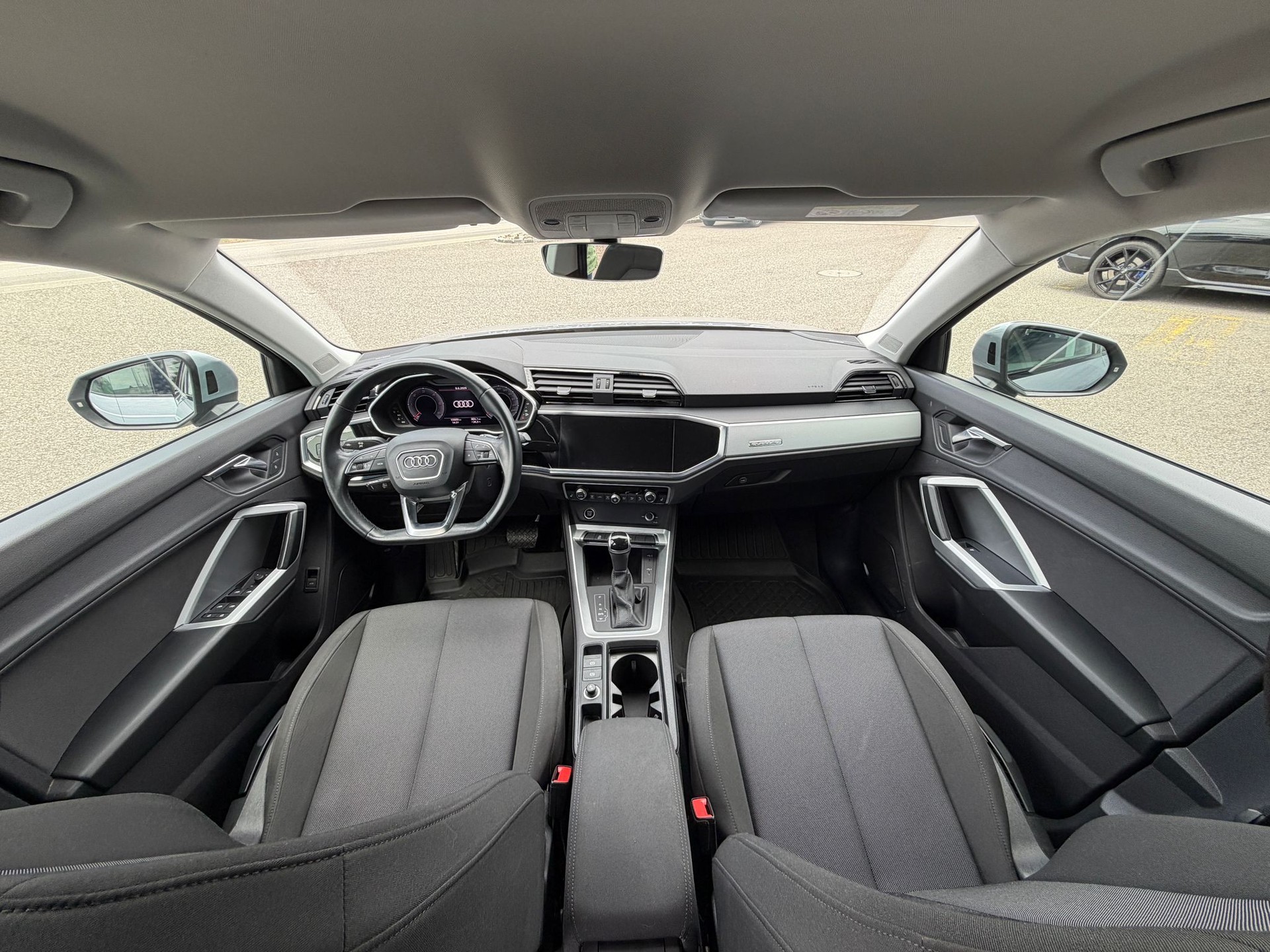 AUDI Q3 35 TDI advanced quattro S-tronic-image-19