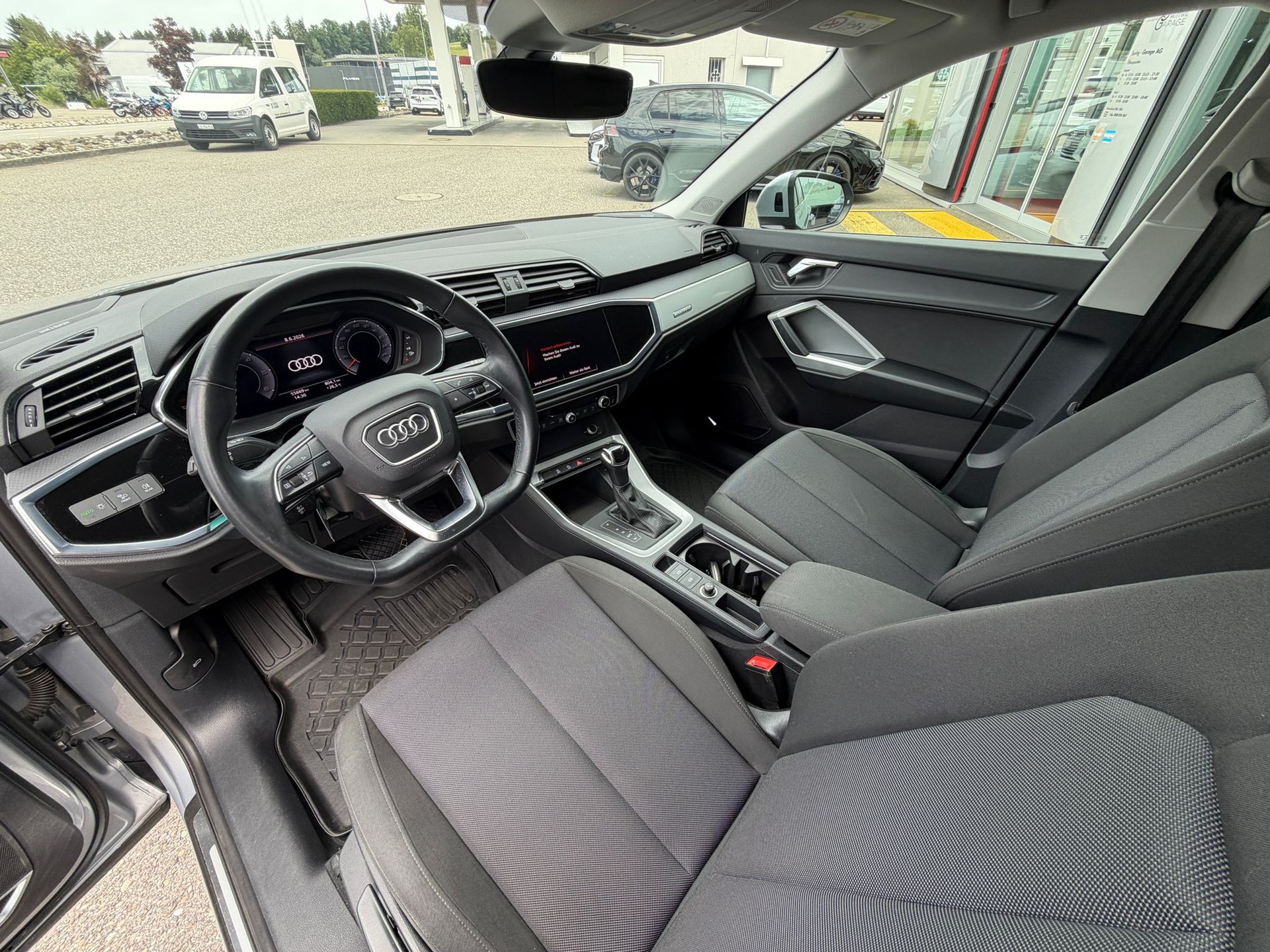 AUDI Q3 35 TDI advanced quattro S-tronic-image-10