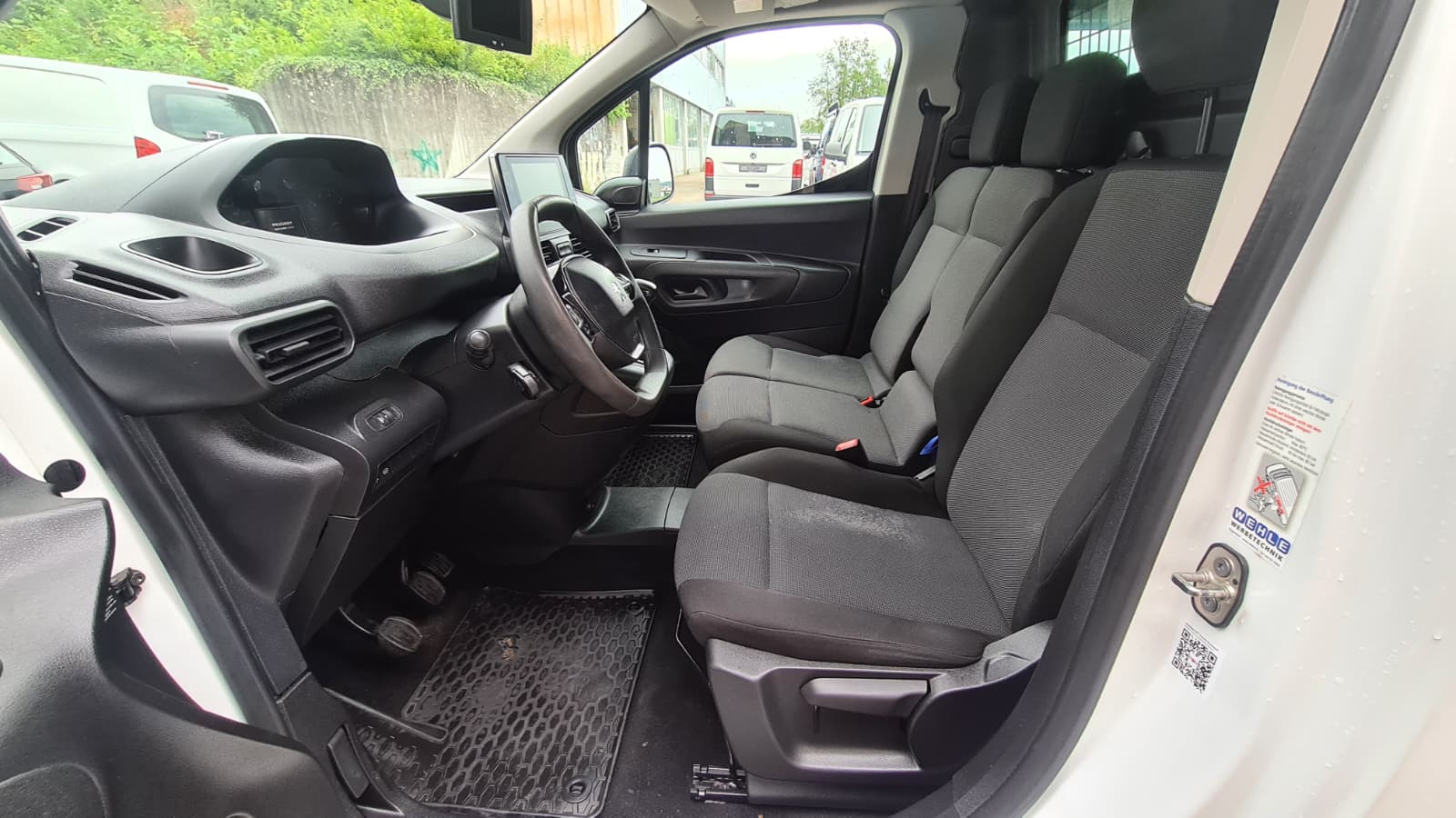 PEUGEOT Partner 1.5 Blue HDi s/s Asphalt Long 1000kg ** 130 PS ** 3-Plätzer ** RF-Kamera ** Dachträger ** Sortimo ** Frisch Ab MFK **-image-17