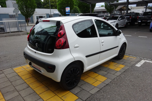 PEUGEOT 107 1.0 Active-image-10