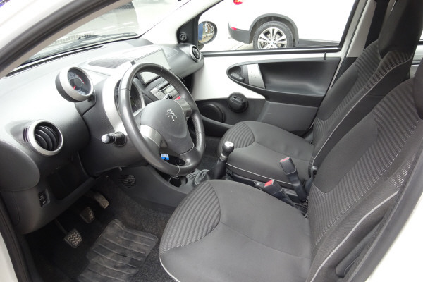 PEUGEOT 107 1.0 Active-image-6
