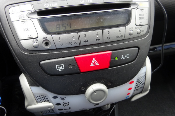 PEUGEOT 107 1.0 Active-image-5