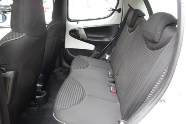 PEUGEOT 107 1.0 Active-image-7