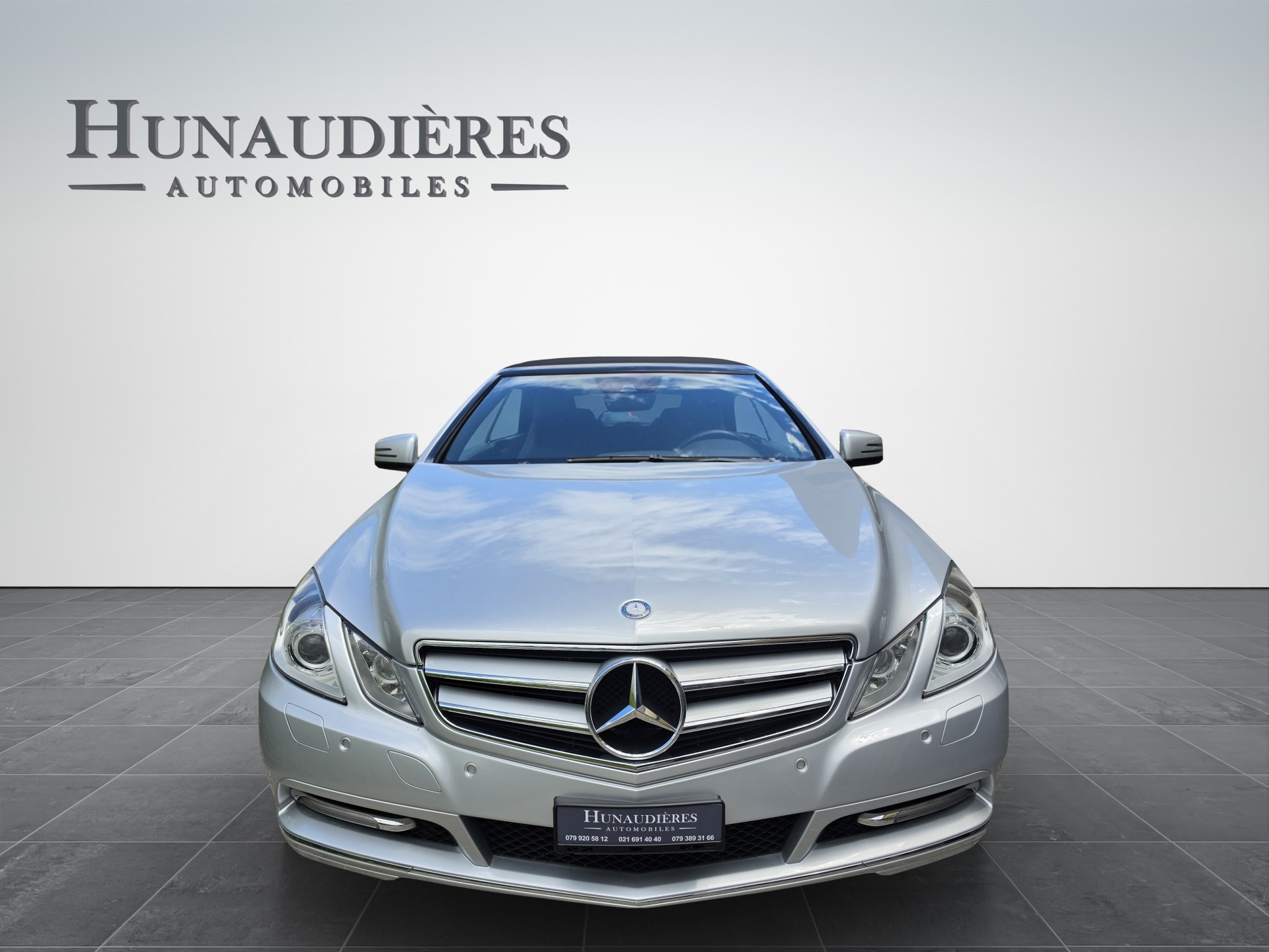 MERCEDES-BENZ E 250 CGI BlueEfficiency Automatic-image-14