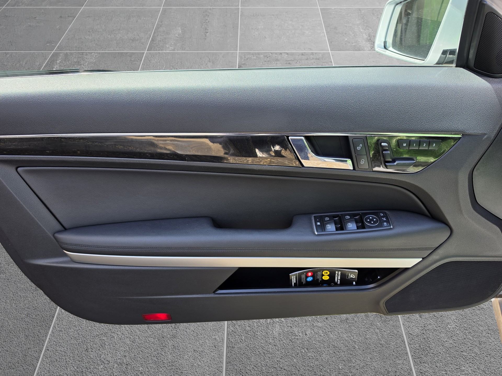 MERCEDES-BENZ E 250 CGI BlueEfficiency Automatic-image-5