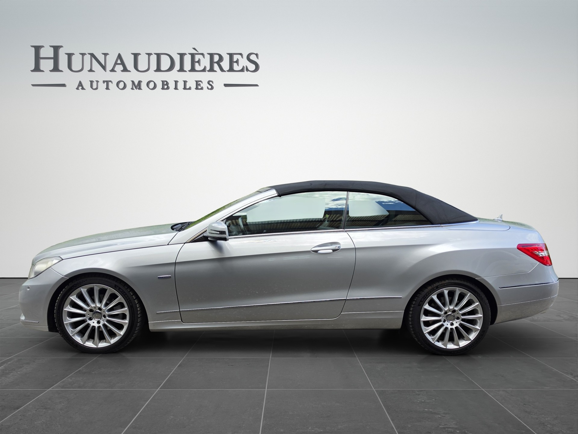 MERCEDES-BENZ E 250 CGI BlueEfficiency Automatic-image-13