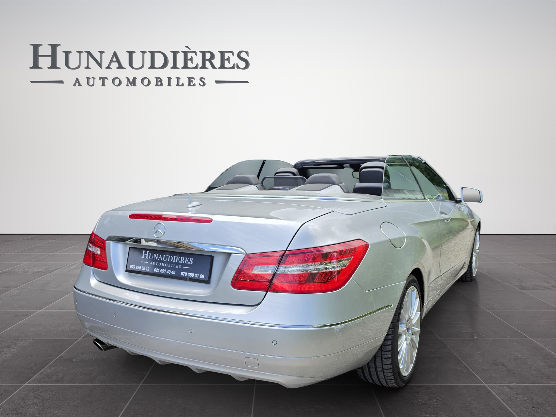 MERCEDES-BENZ E 250 CGI BlueEfficiency Automatic-image-12