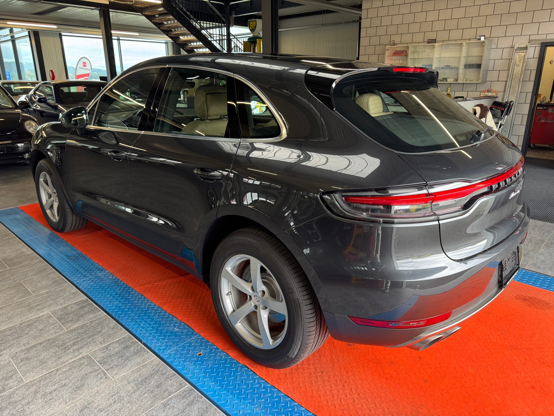PORSCHE Macan S PDK-image-5