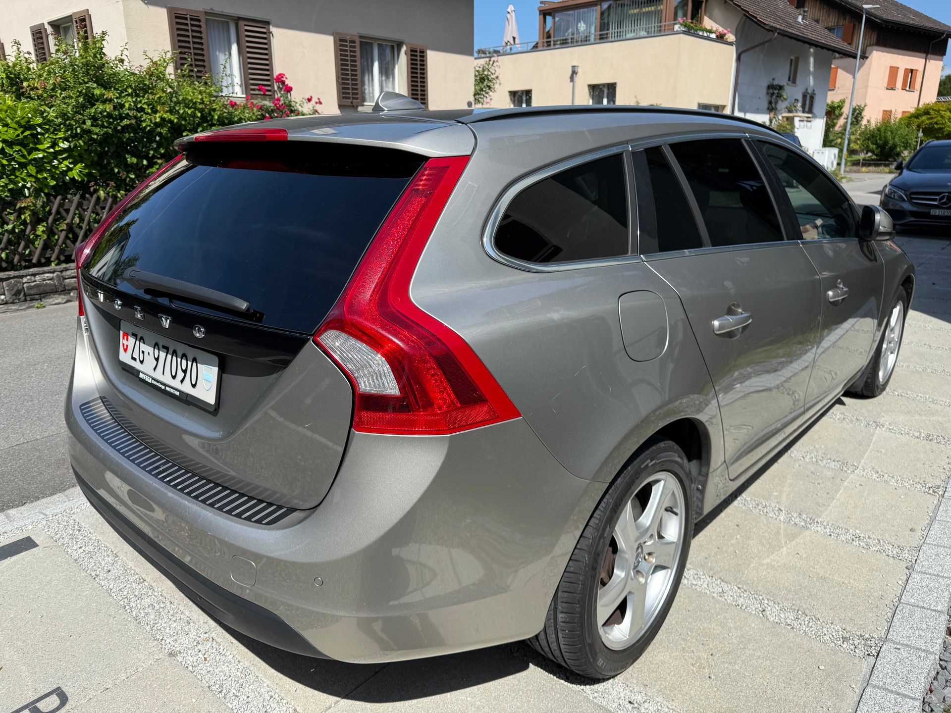 VOLVO 2.0 D3 Momentum (Preis verhandelbar)-image-2
